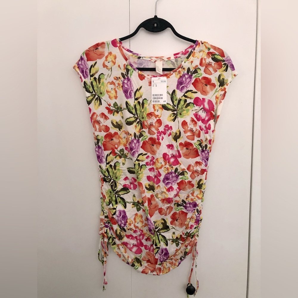 ✨HOST PICK✨ H&M Maternity floral T-shirt